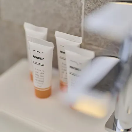 Spacious Close To Centre By Renters Apartment Breslau