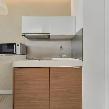 Spacious Close To Centre By Renters فروتسواف