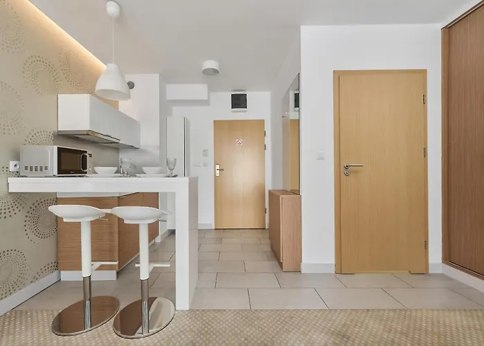 Spacious Close To Centre By Renters Apartment