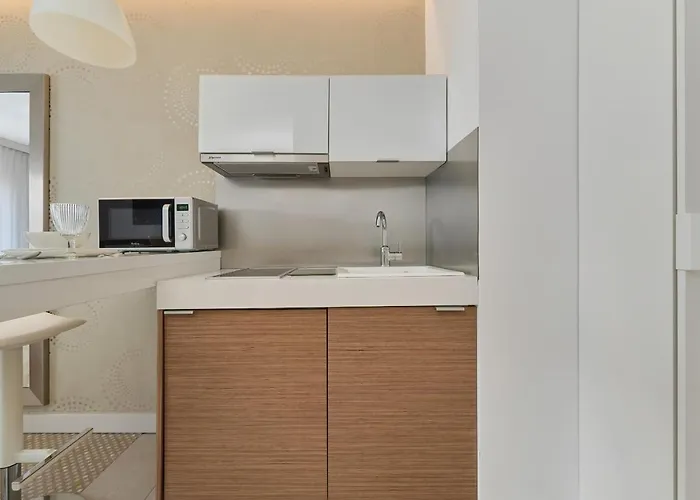 Spacious Close To Centre By Renters ヴロツワフ