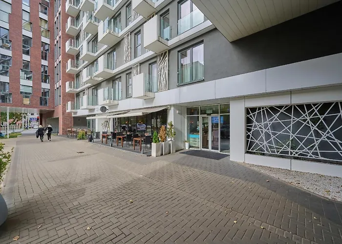 Spacious Close To Centre By Renters ヴロツワフ