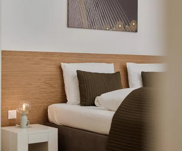 Spacious Close To Centre By Renters ヴロツワフ